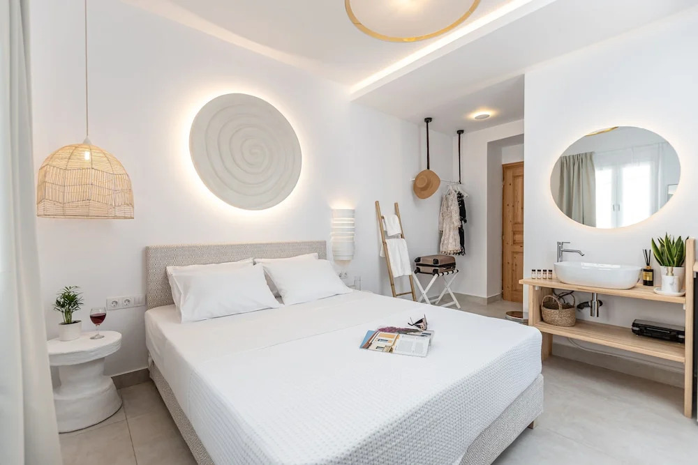 Photo - Golden Bird's