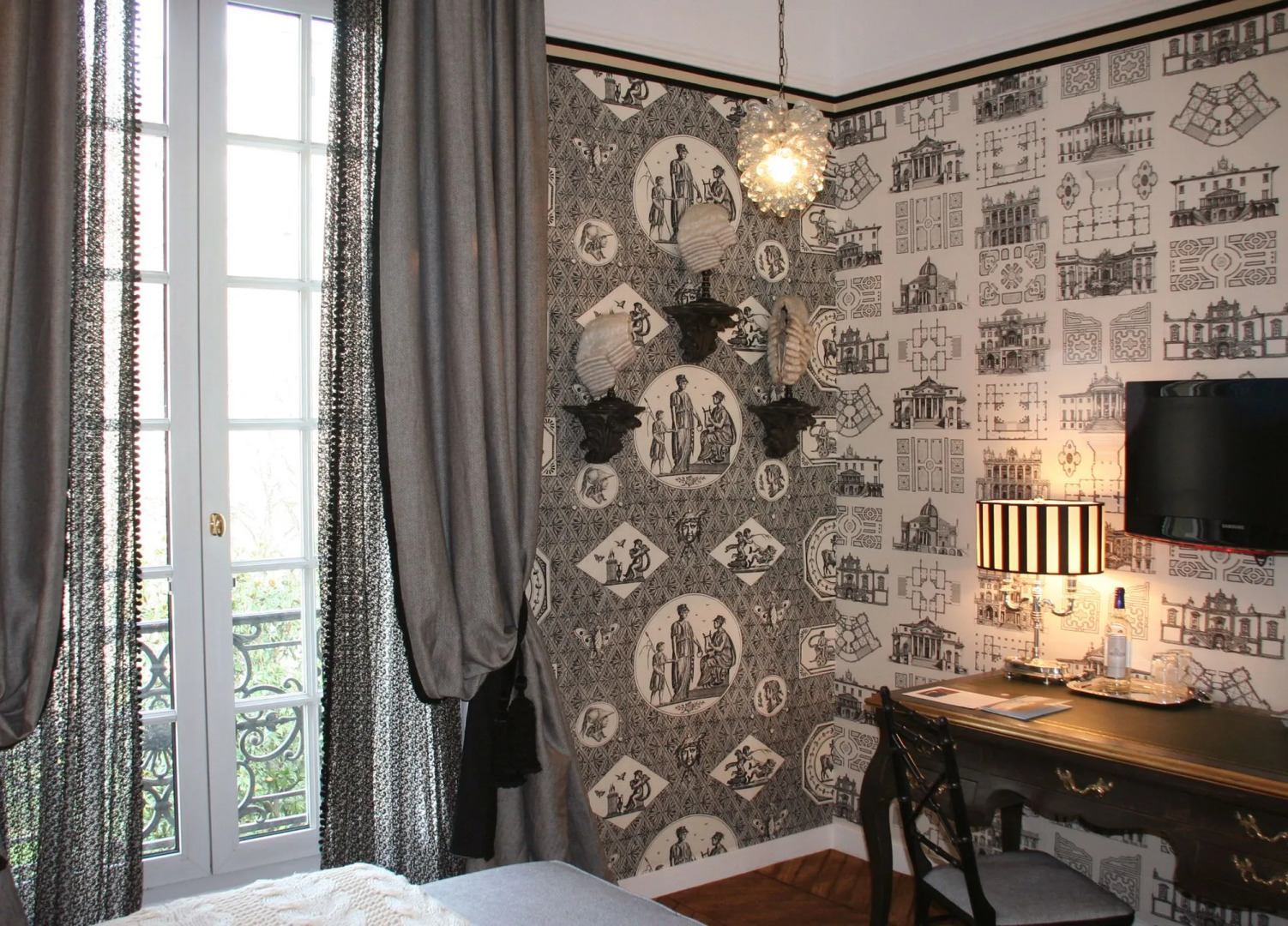 Photo - Saint James Paris