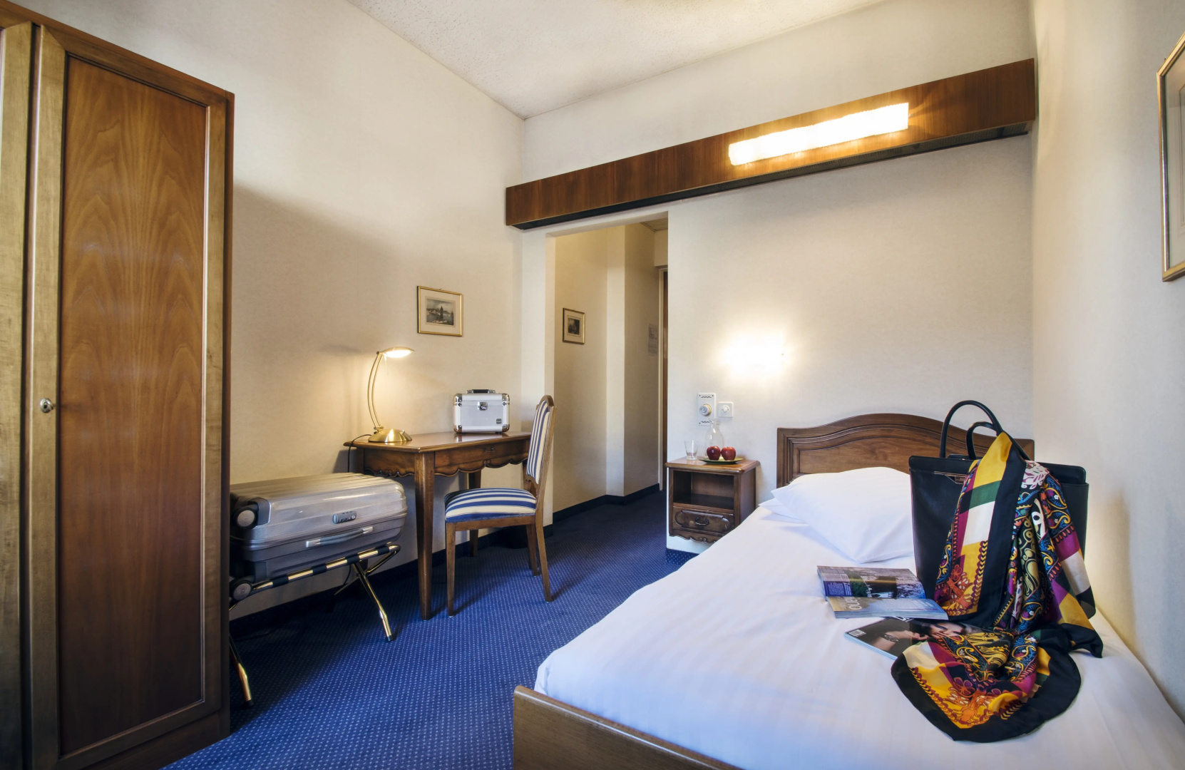 Photo - International au Lac Historic Lakeside Hotel