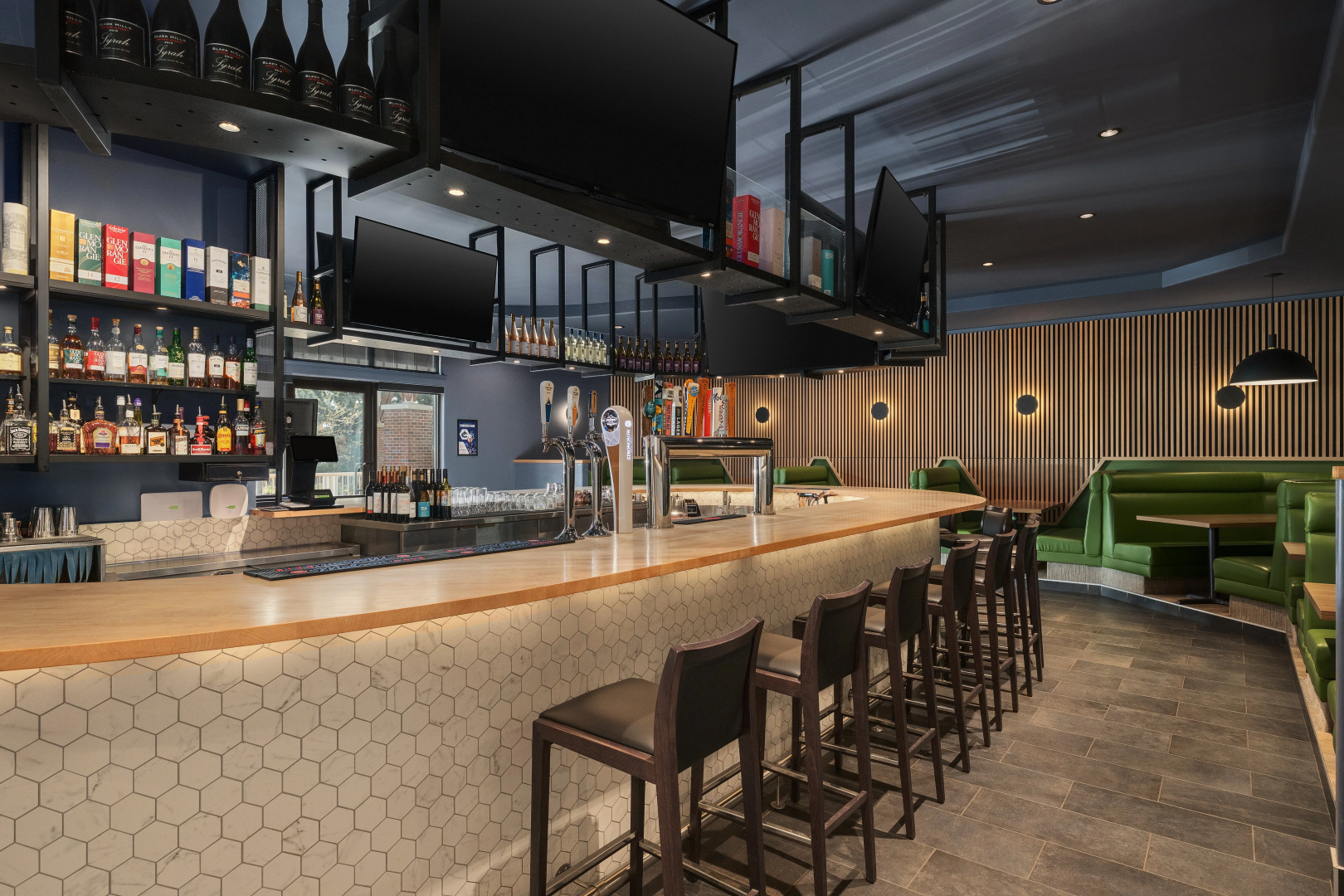 Photo - Holiday Inn Victoria Elk Lake by IHG
