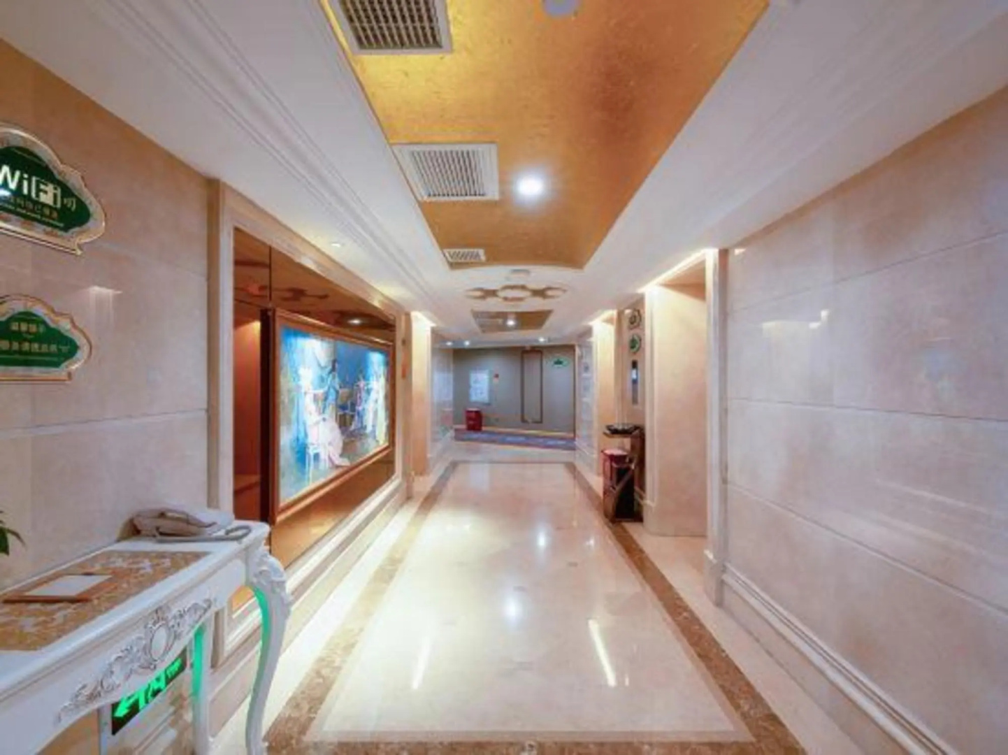 Vienna Hotel (Baoding Zhili Governor's Office Chengming Building)