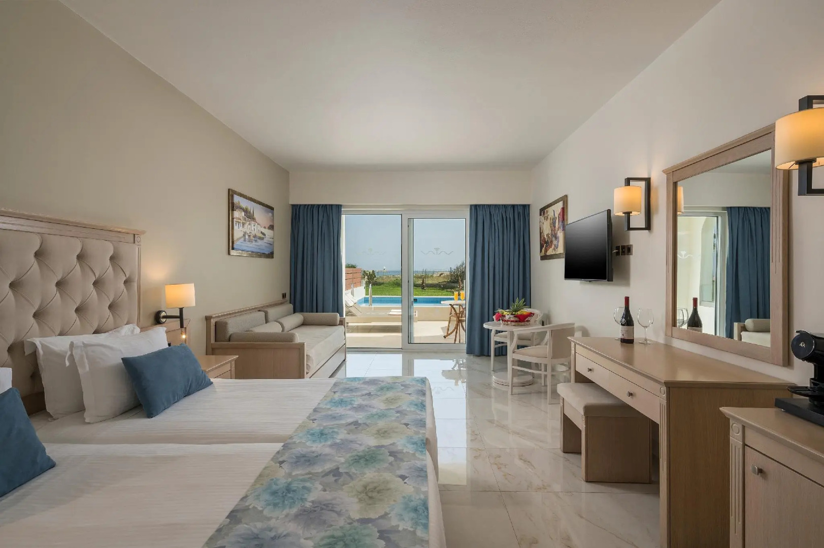 Photo - Vantaris Palace