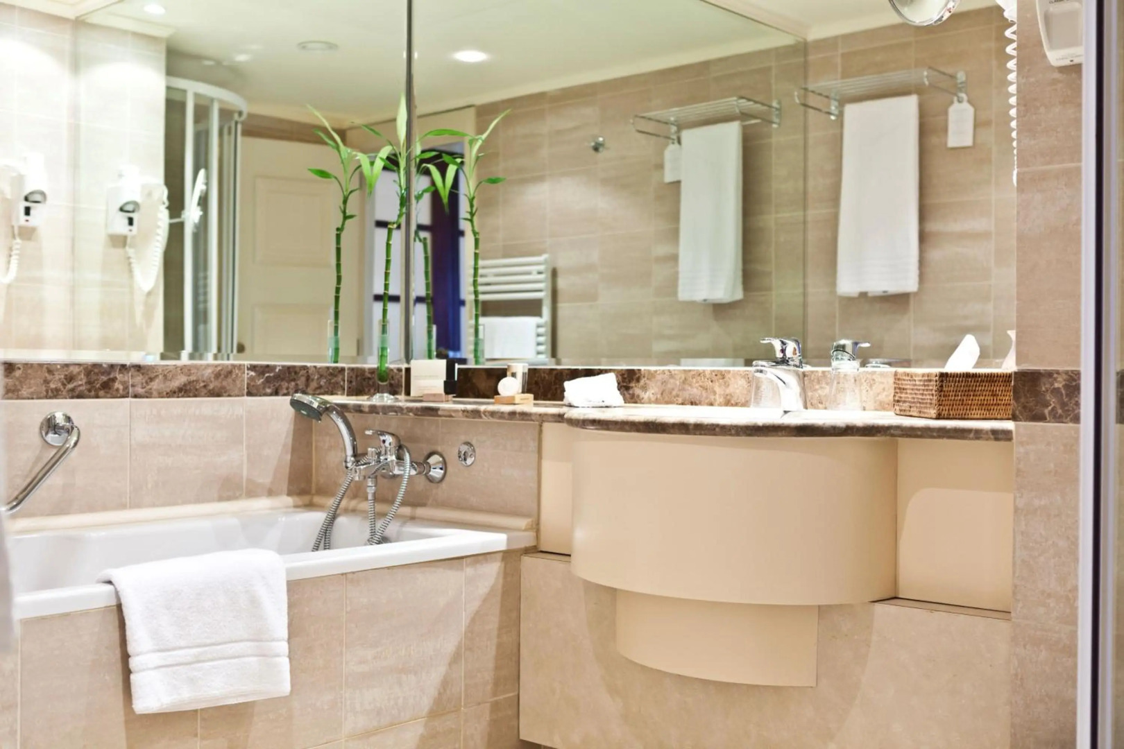 Photo - Hotel Le Châtelain