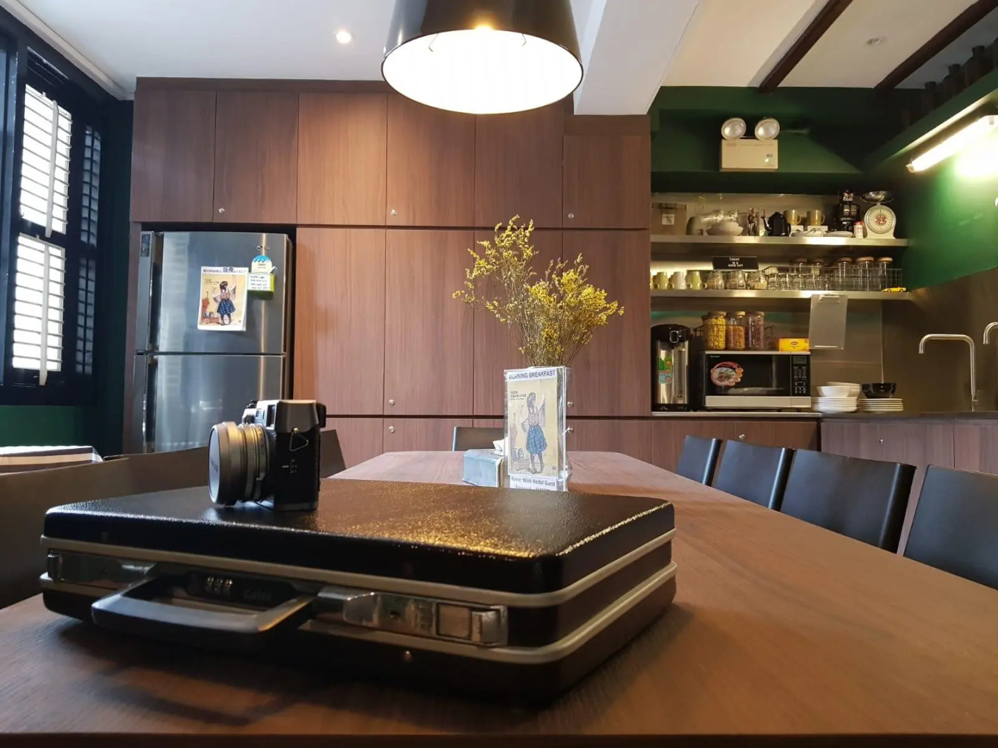 Photo - Wink at Mosque Street