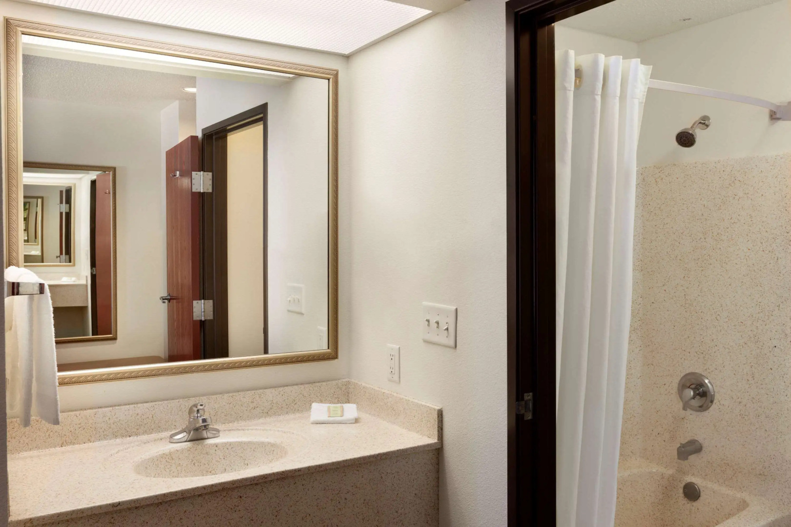 Photo - Super 8 by Wyndham Garland Rowlett East Dallas Area