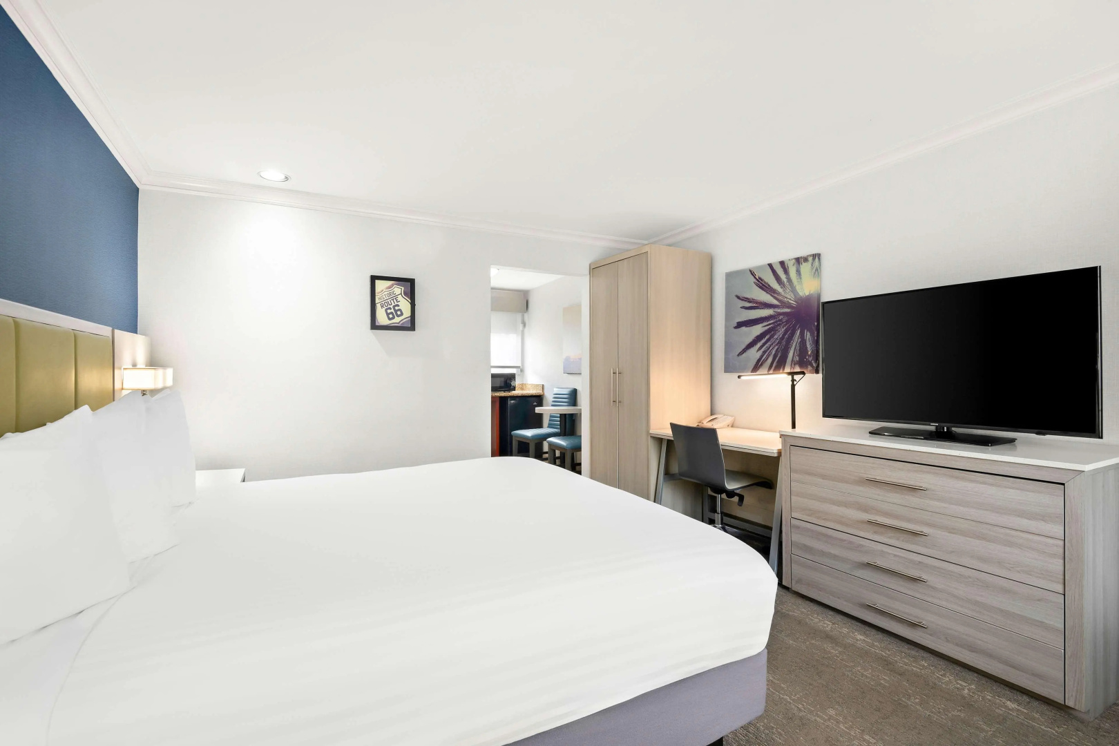 Photo - SureStay Hotel by Best Western Santa Monica