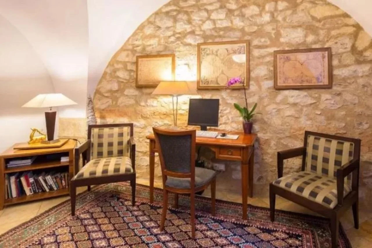 Photo - The Golden Wheel Hotel