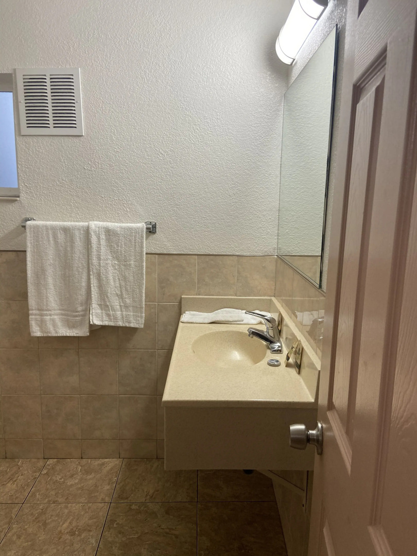 Photo - Seaway Motel