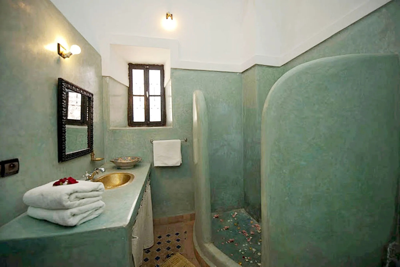 Photo - Riad Azalia