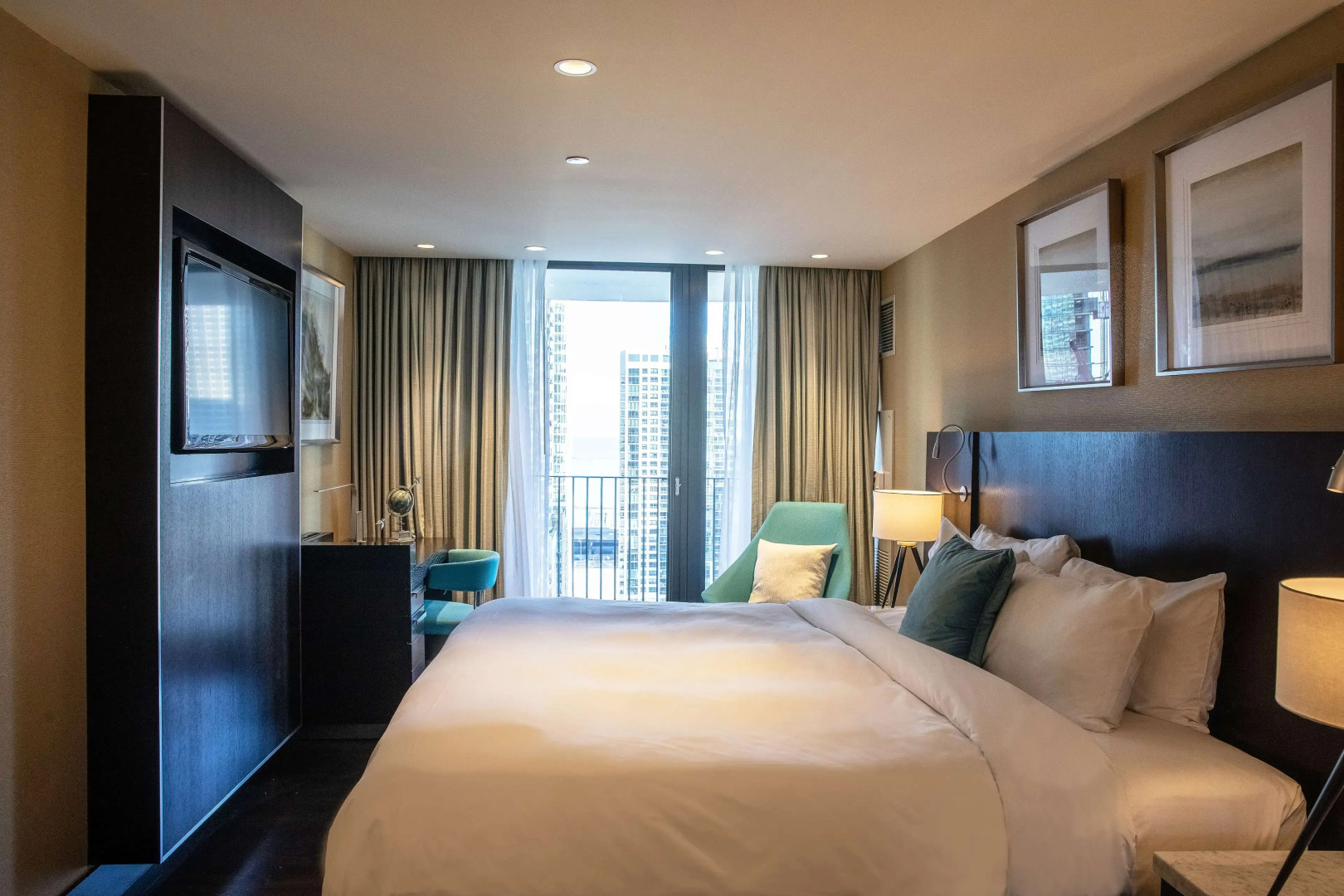 Photo - Radisson Blu Aqua Hotel, Chicago