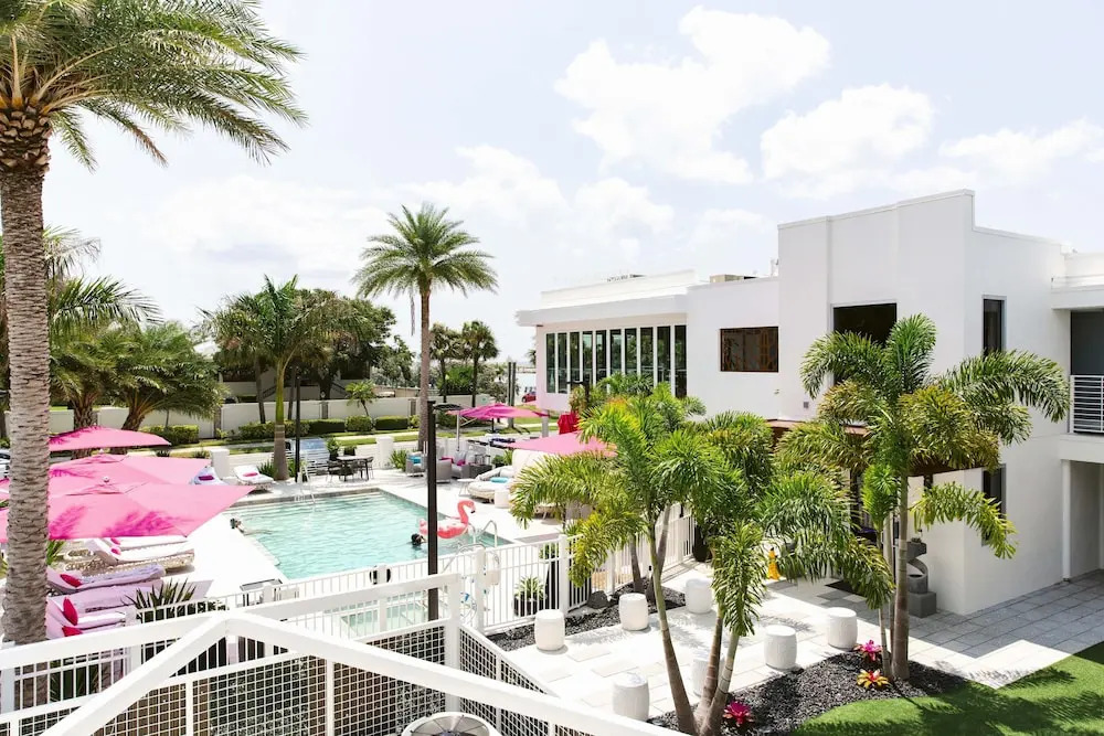 Photo - The Saint Hotel