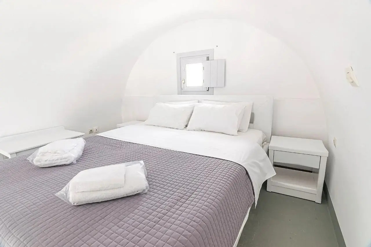 Photo - Phaos Santorini Suites