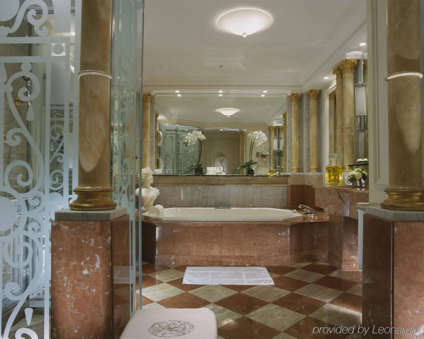 Photo - Hôtel Plaza Athénée - Dorchester Collection