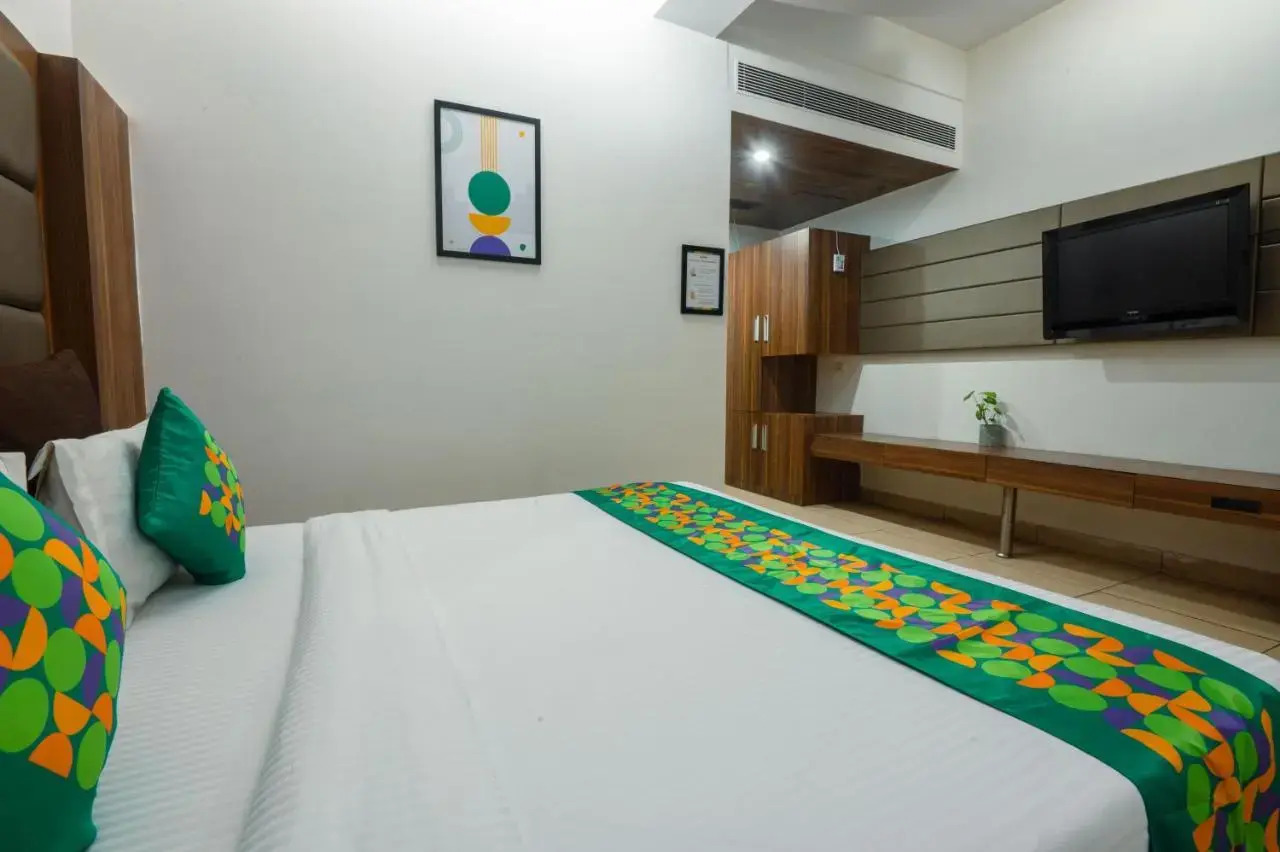 Foto - Treebo Twin Tree