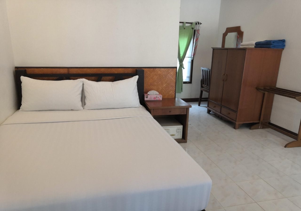 Sairee Hut Resort