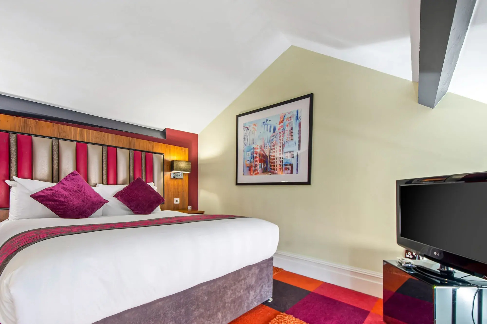Photo - Roomzzz Manchester City