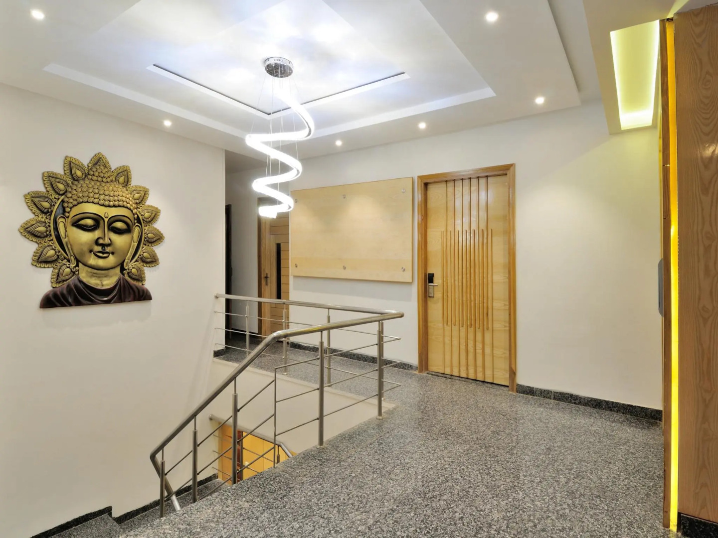 Foto - The Gold Regency - 02 Mins from New Delhi Railway Station