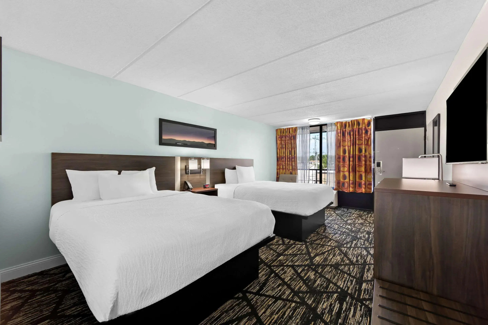 Photo - Clarion Inn & Suites near the Leconte Center Pigeon Forge