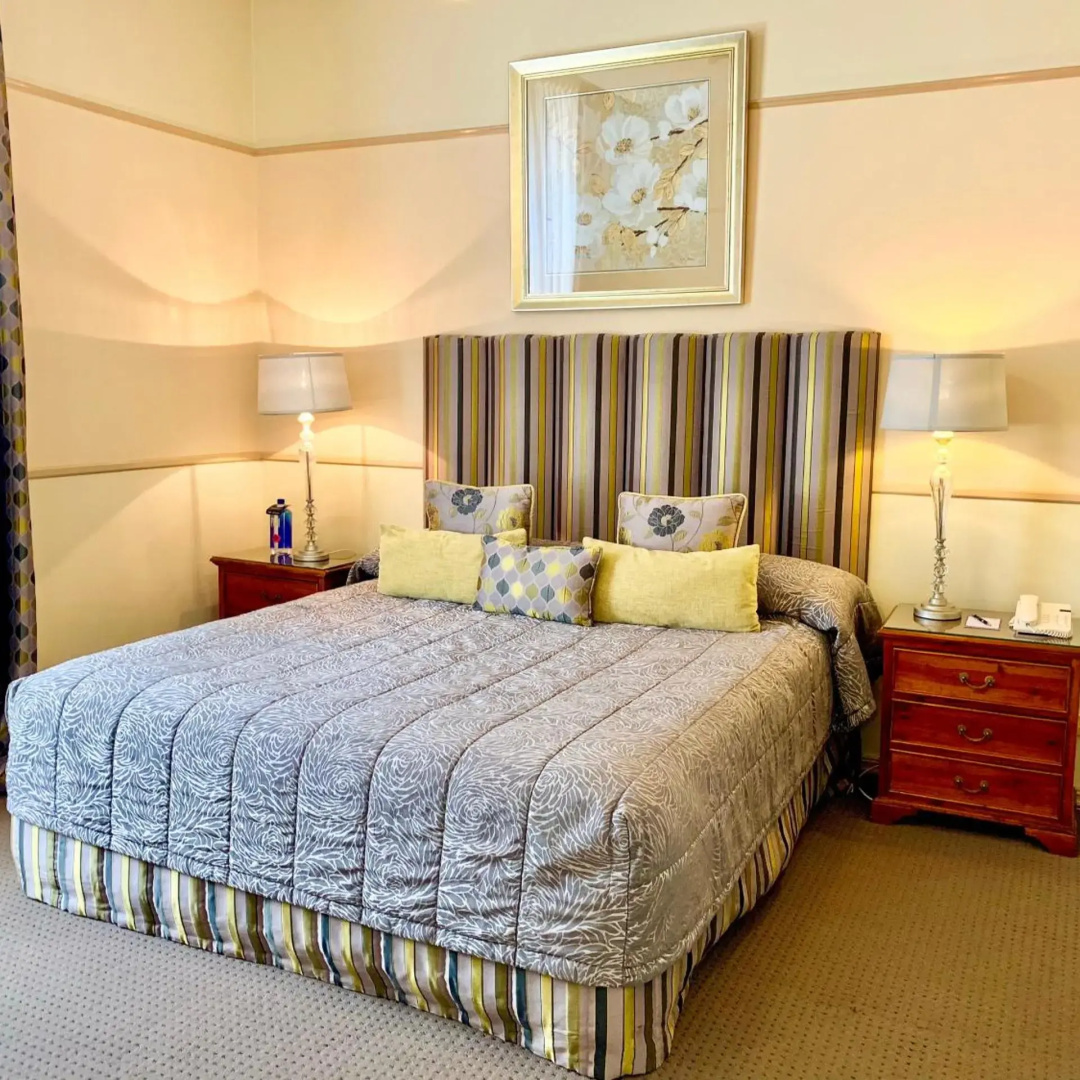 Photo - Royal Albert Hotel