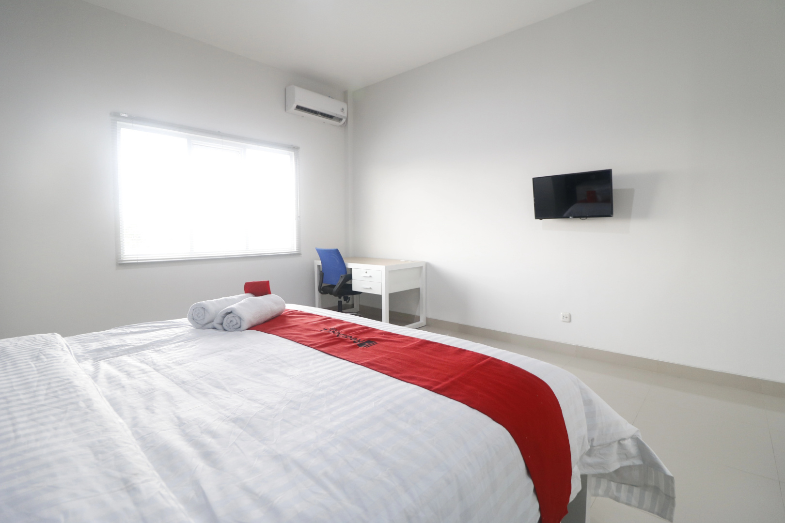 Foto - RedDoorz Plus near Living Plaza Jababeka