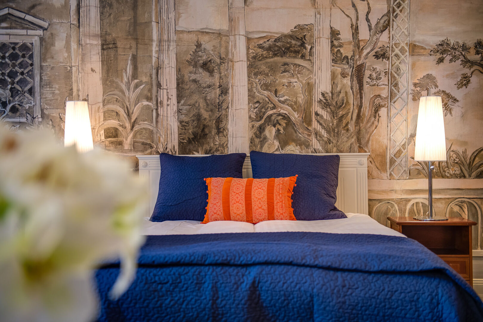 Photo - Lady Hamilton Apartments