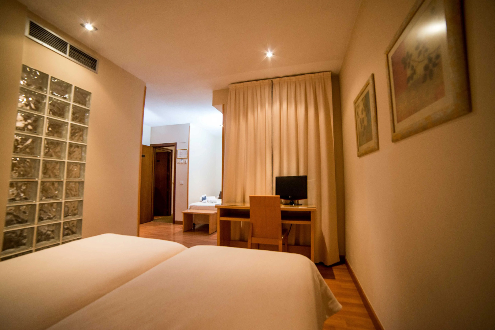 Photo - Hotel Serrano