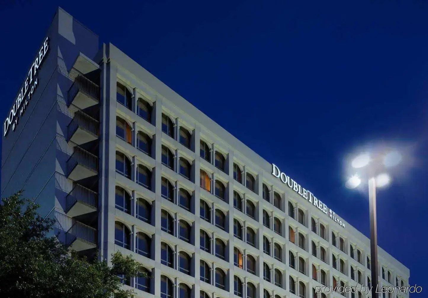 Foto - DoubleTree by Hilton Dallas Market Center