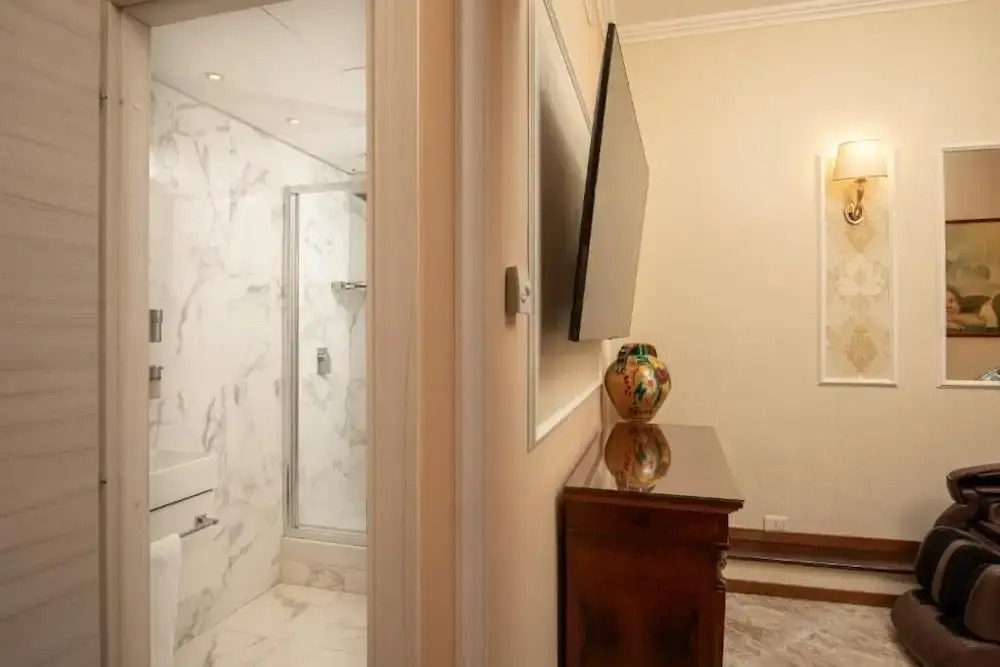 Photo - Consoli Romani Vatican Rooms