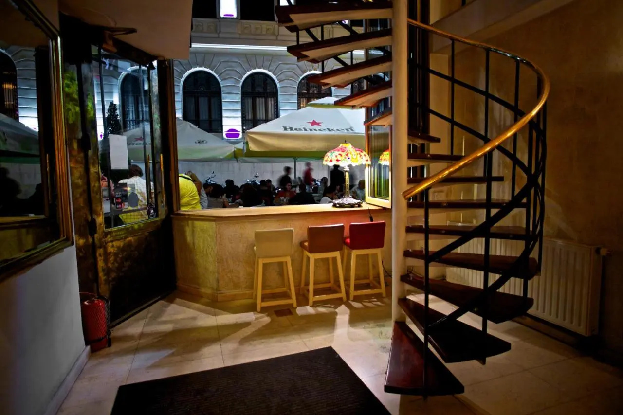 Photo - Rembrandt Hotel