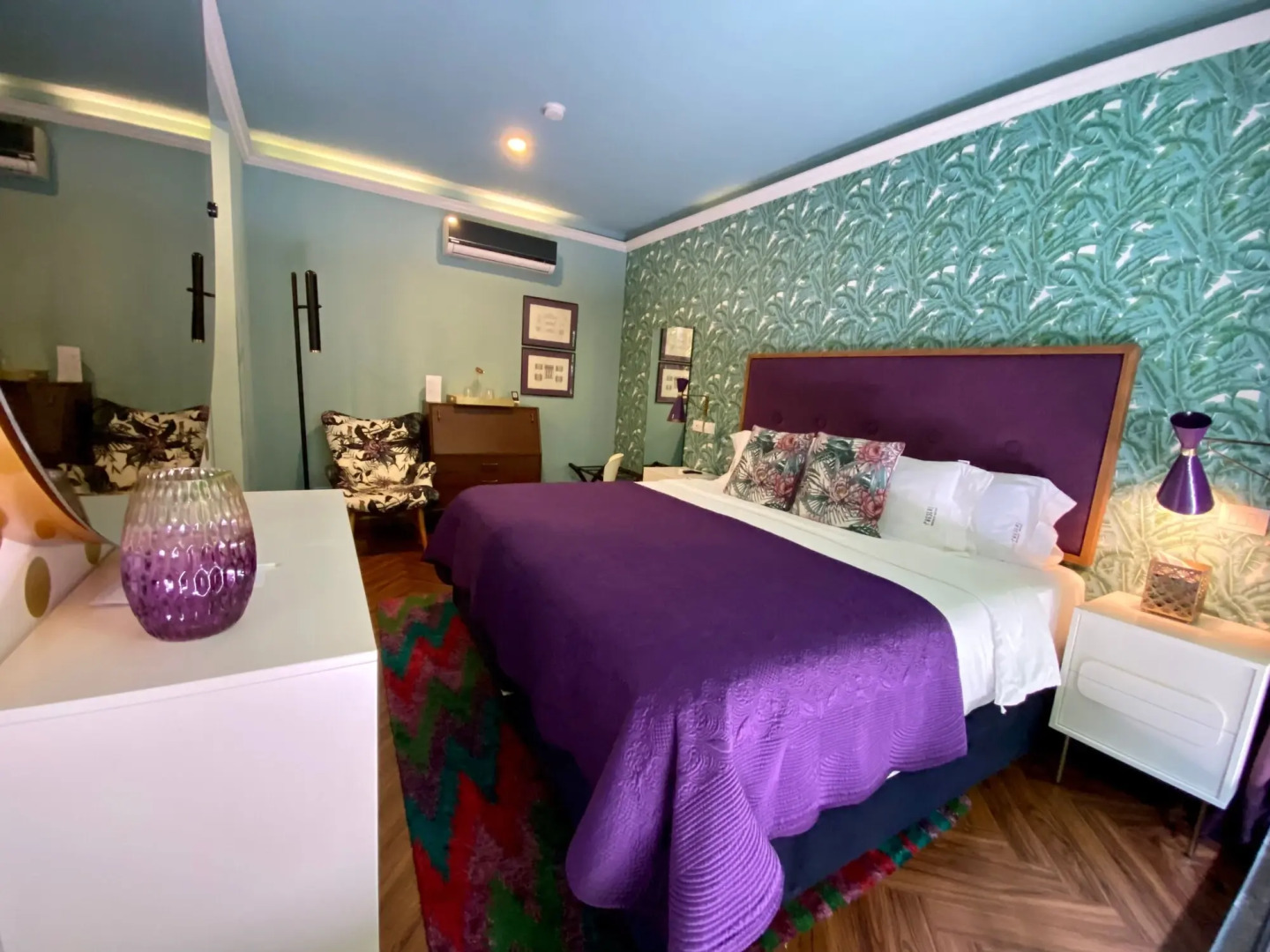 Photo - Pug Seal Polanco Anatole France