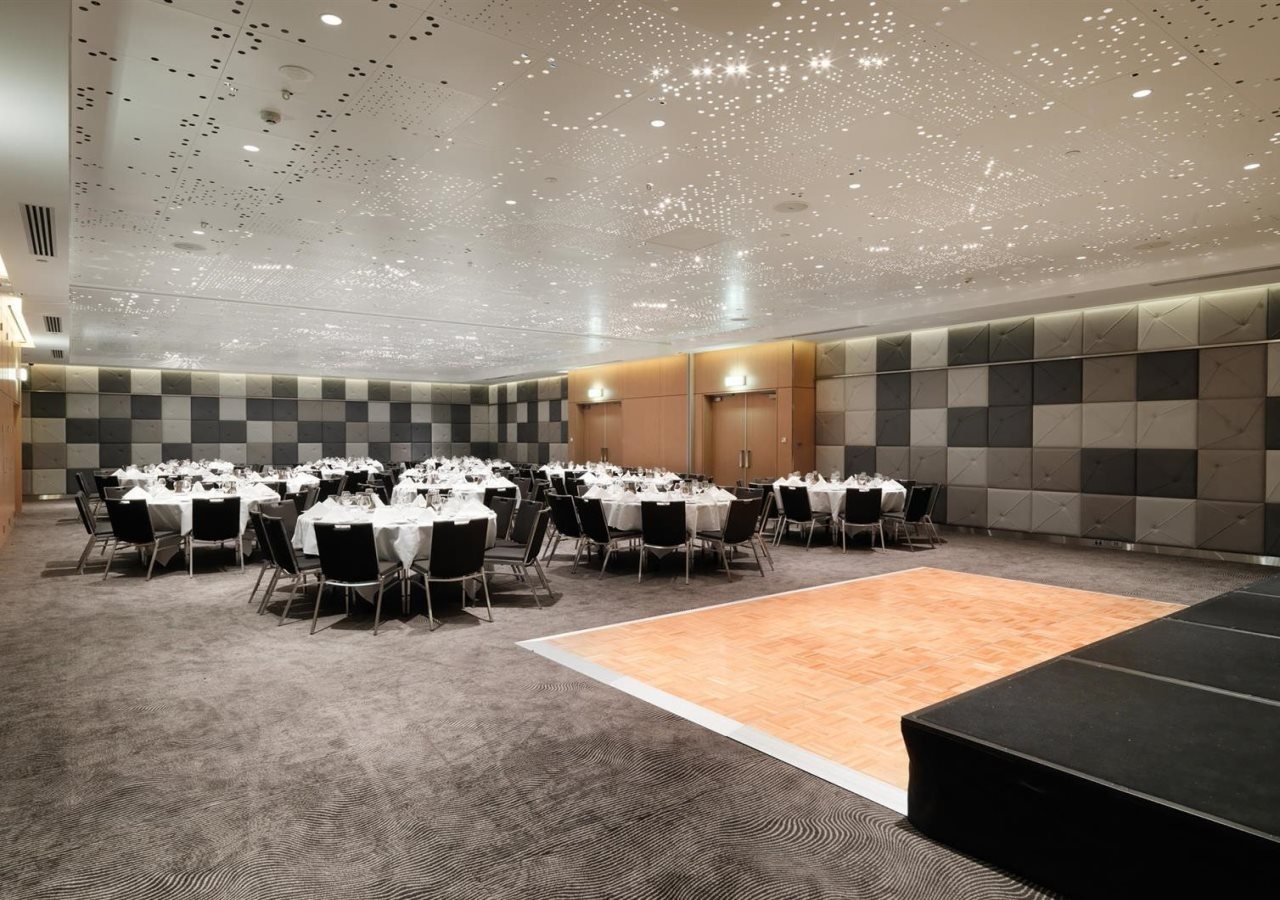 Photo - Hilton Surfers Paradise Hotel & Residences.