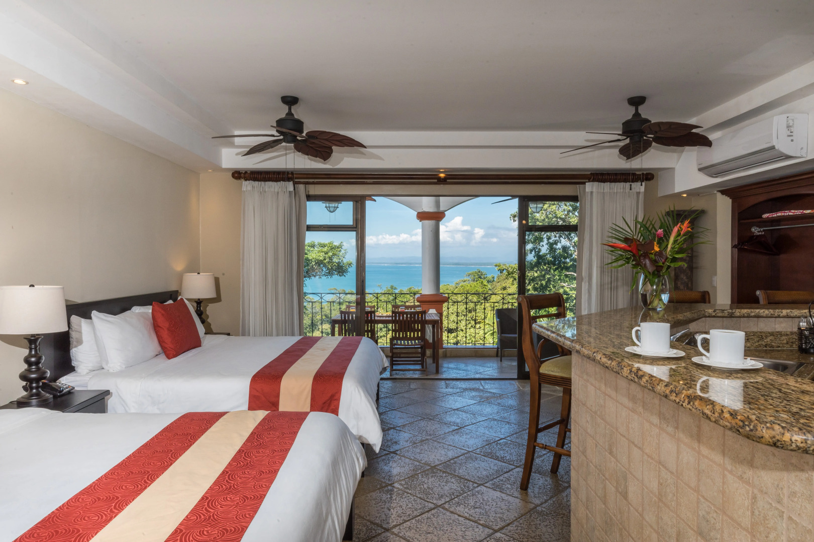 Photo - Shana by the Beach Manuel Antonio