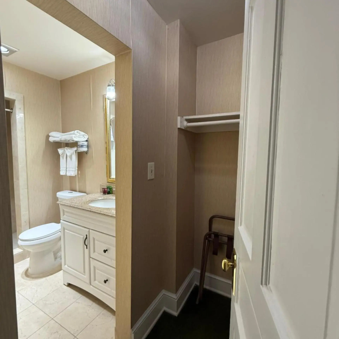 Photo - Windsor Inn Hotel