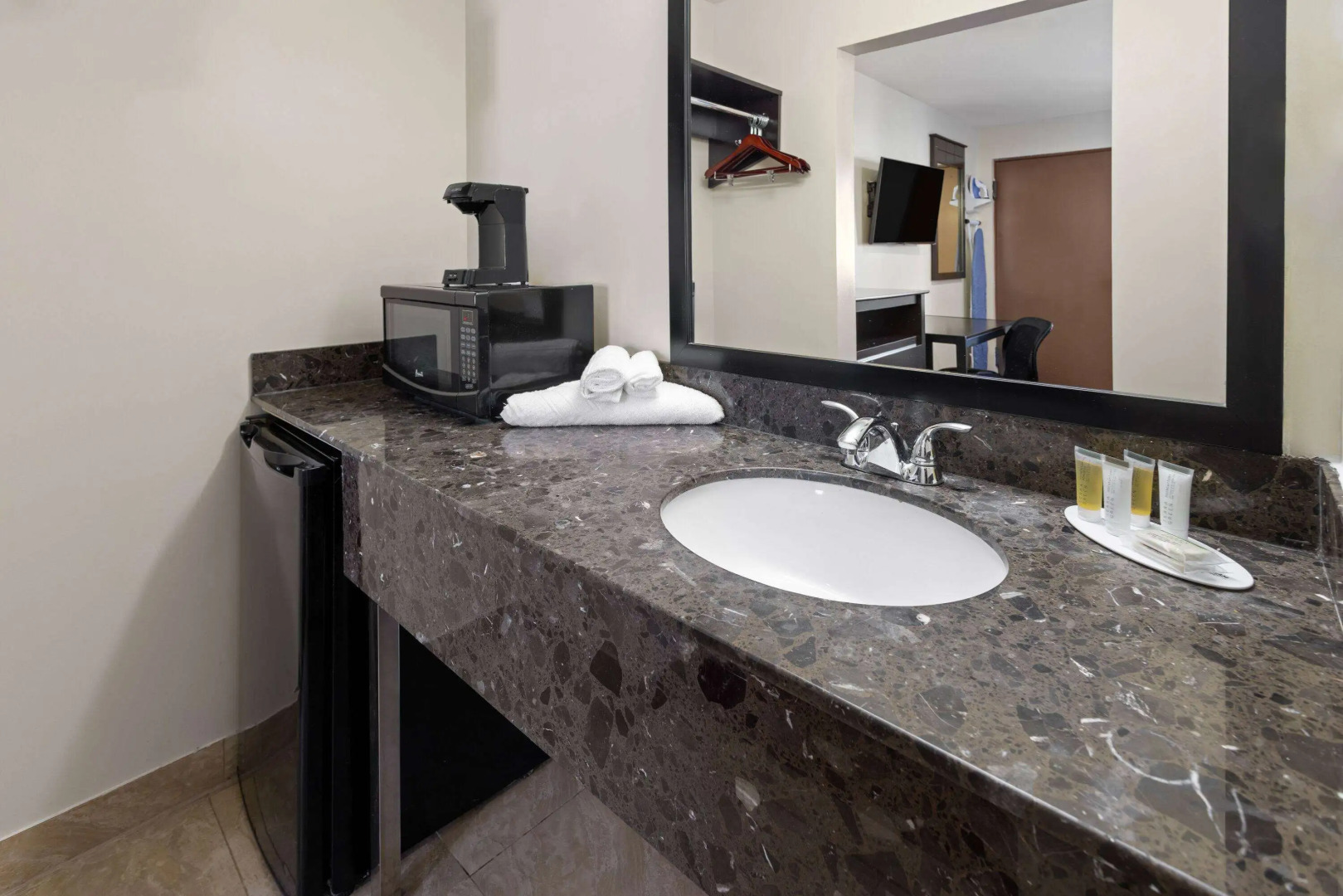 Foto - Travelodge by Wyndham Manhasset