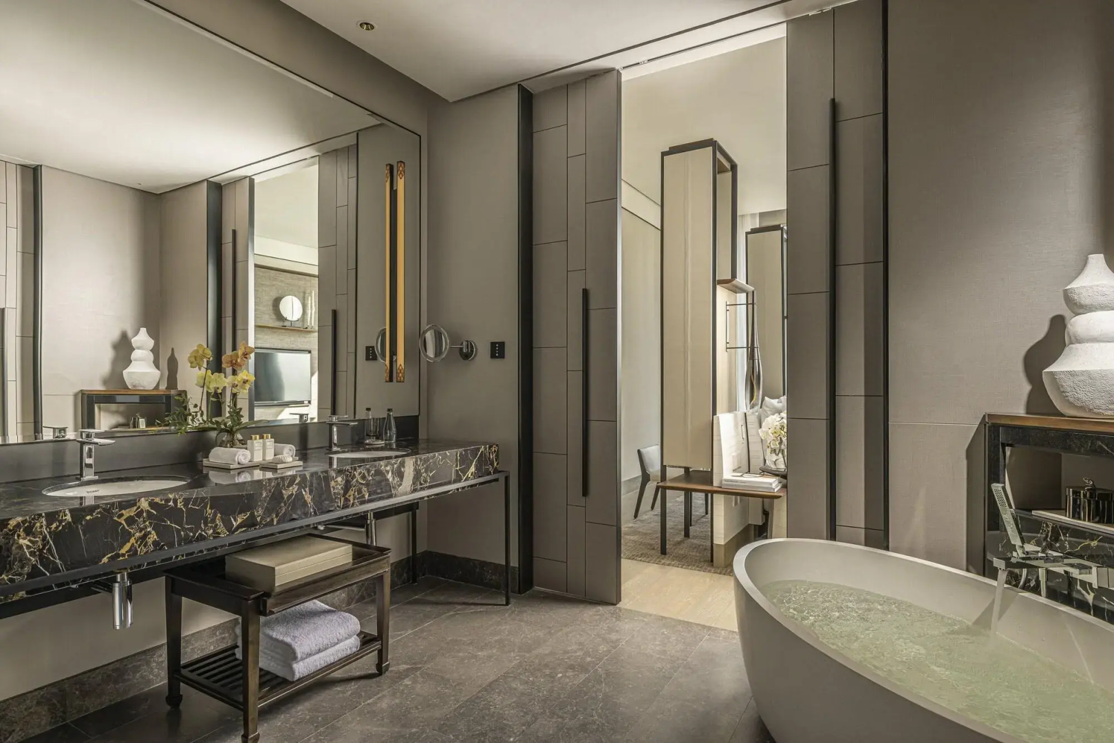 Photo - Four Seasons Hotel Bangkok at Chao Phraya River
