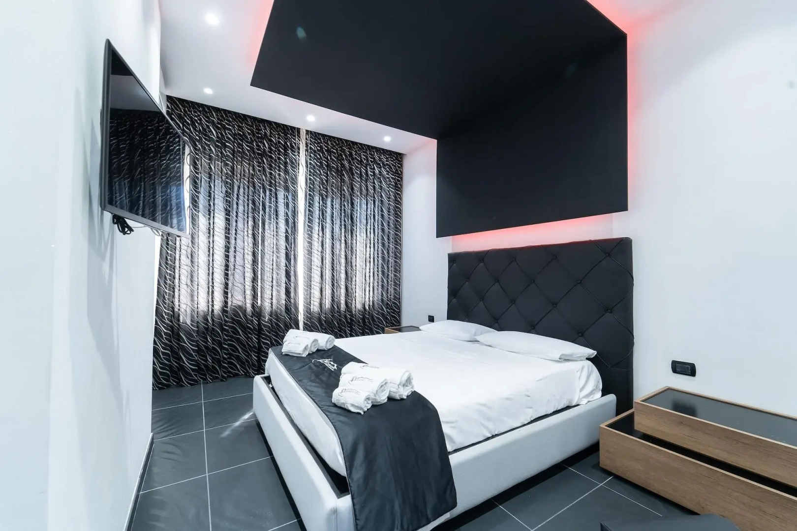 Photo - P.C. Boutique H. Vesuvius, Napoli Centro, by ClaPa Group