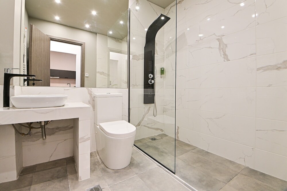 Photo - Thisean Modern Suites By Athens Stay