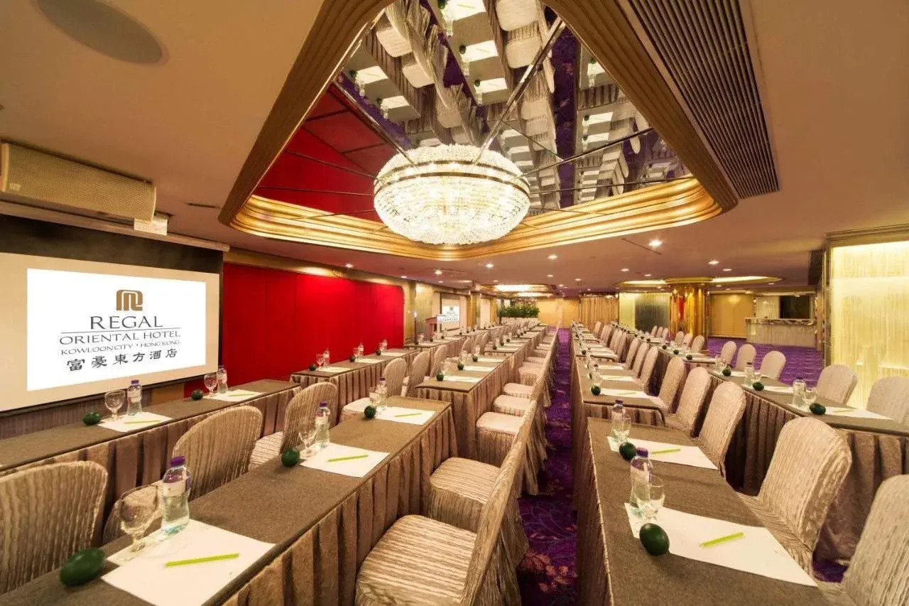 Photo - Regal Oriental Hotel