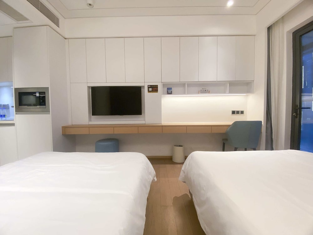 Rho Hotel