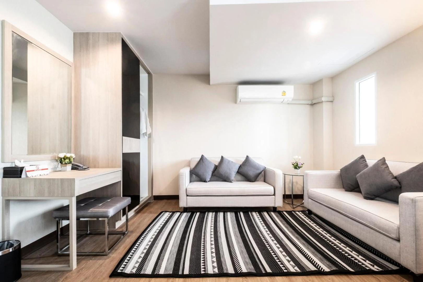Foto - Sinsuvarn Airport Suite