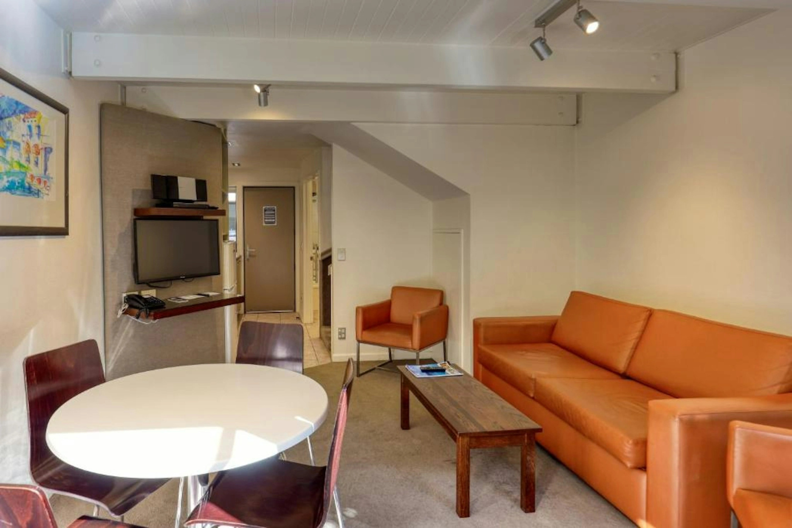 Photo - Garden Court Suites And Apartments