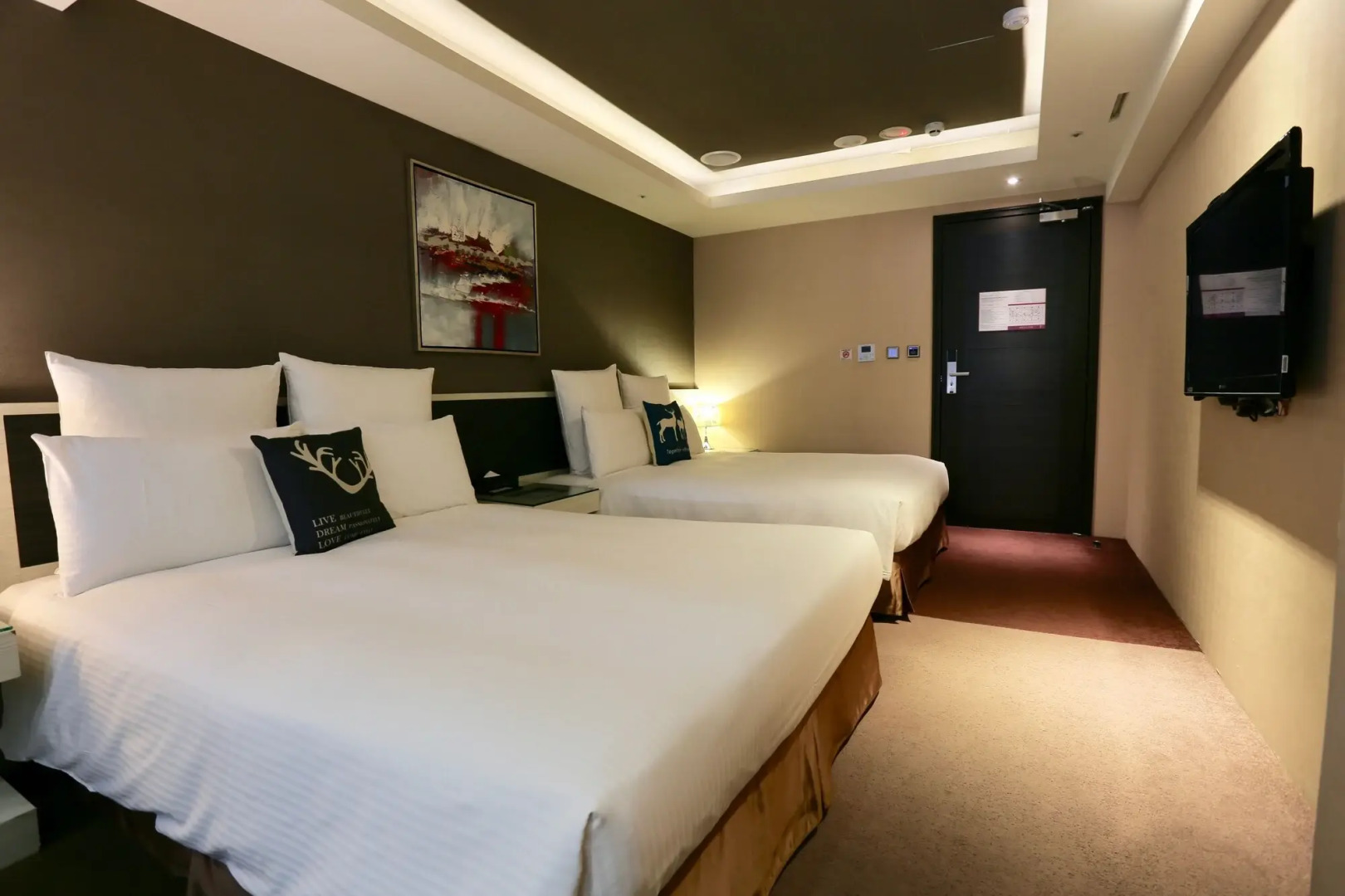 Photo - V-one Vogue Hotel