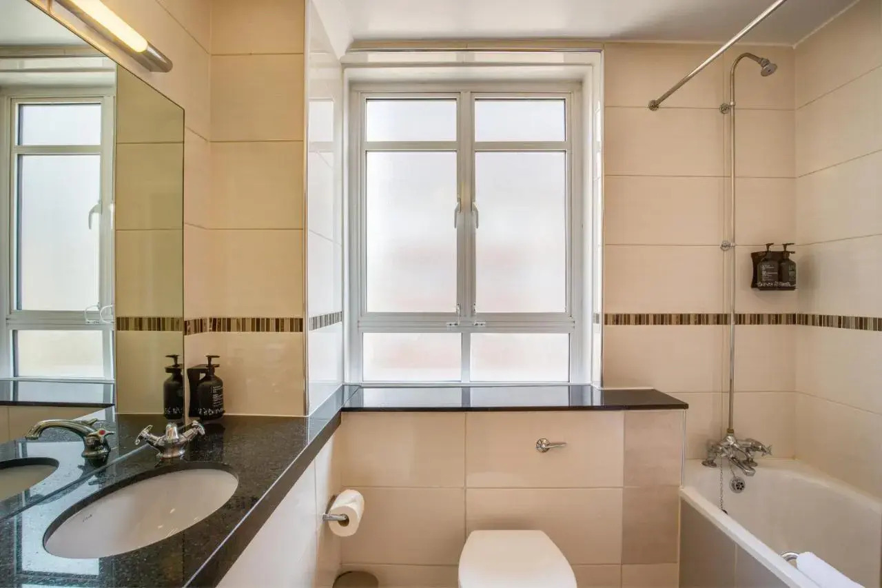 Photo - Tavistock Hotel