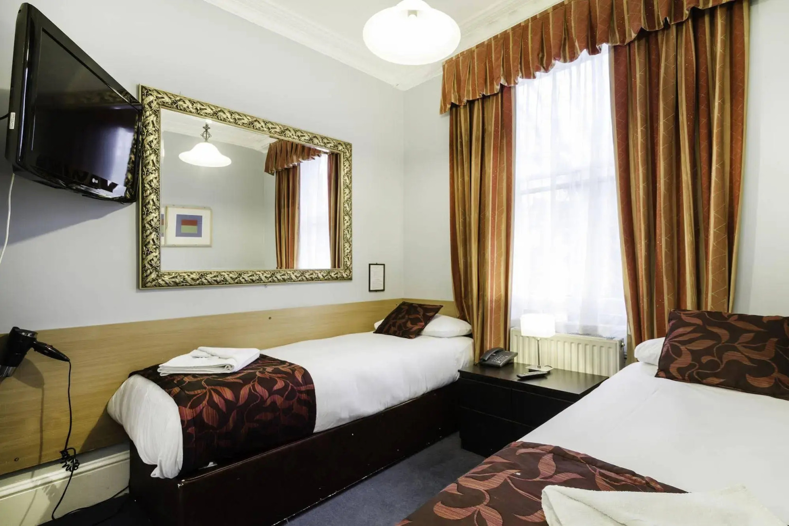 Photo - Tudor Court Hotel