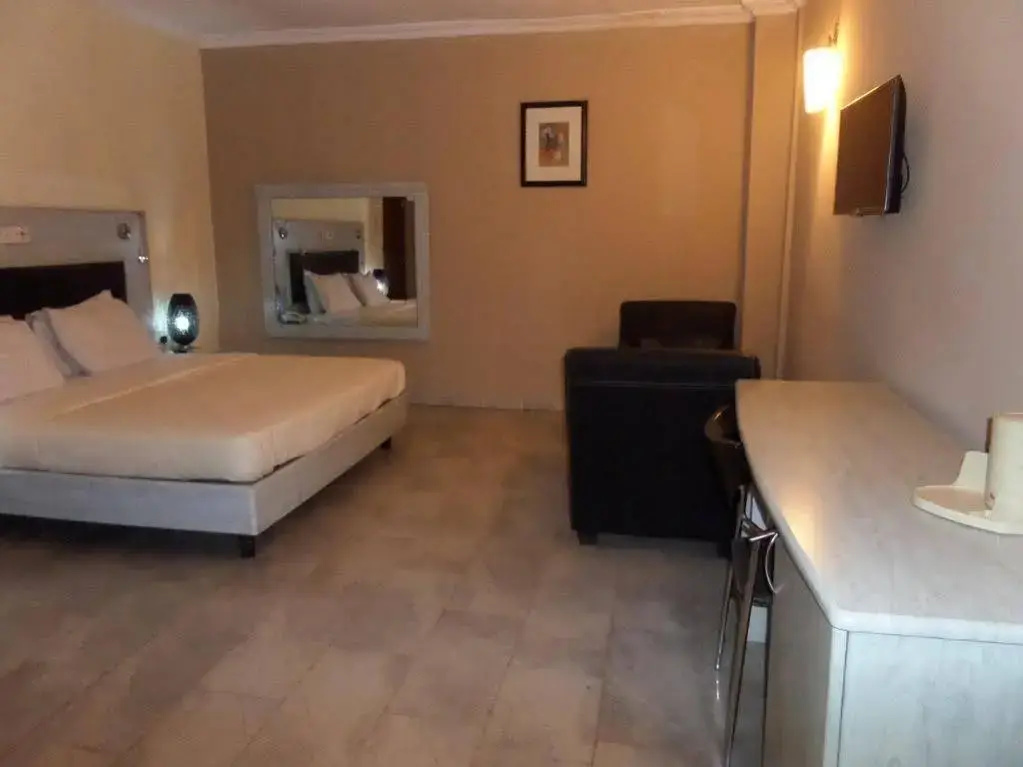 Golden Tulip Lagos Airport Hotel — фото 1