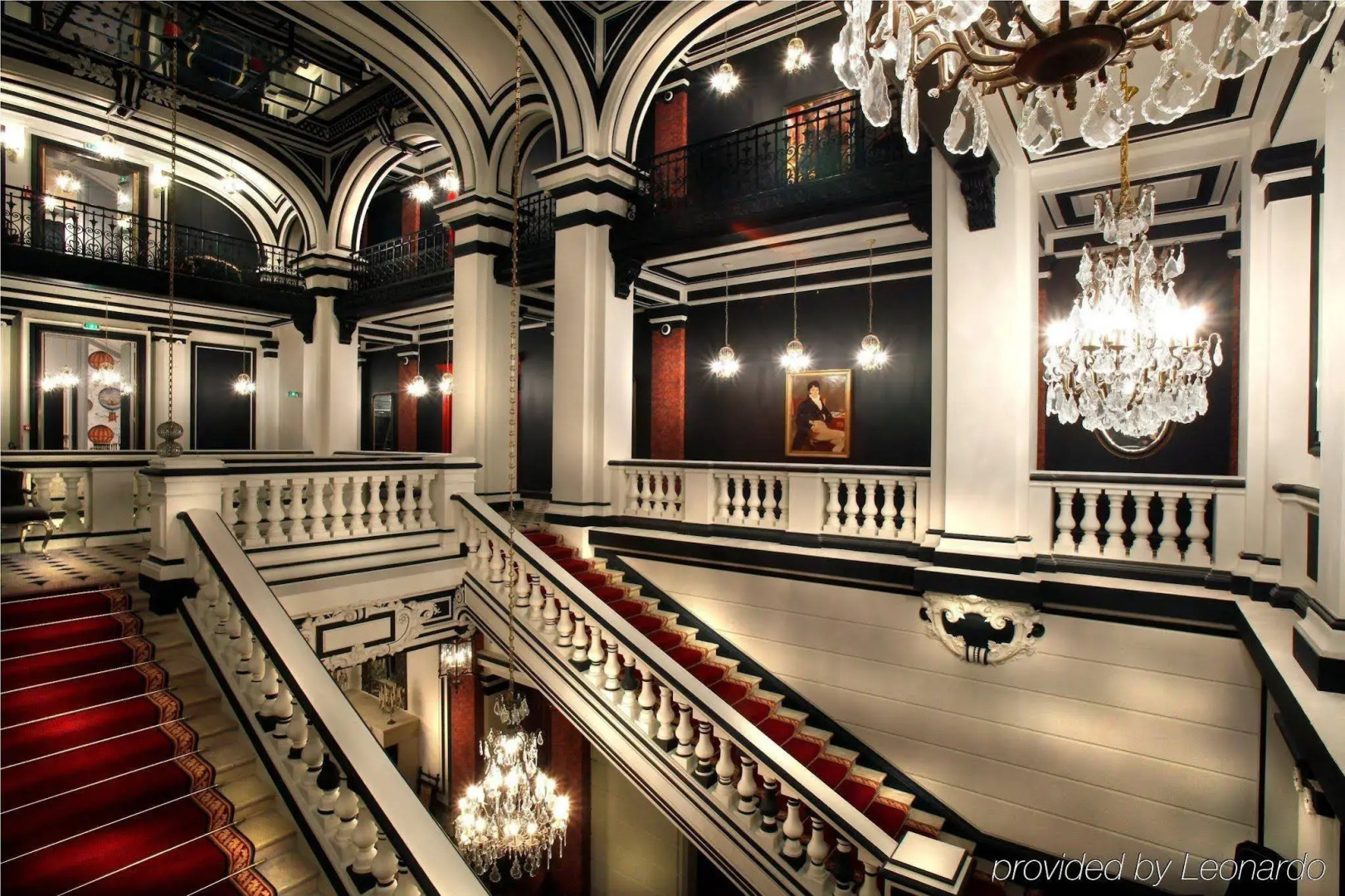 Photo - Saint James Paris