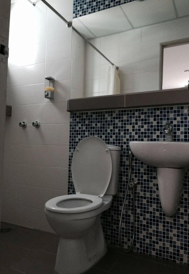 Photo - YY48 Hotel 2 Mins Walk From Masjid Jamek LRT Station