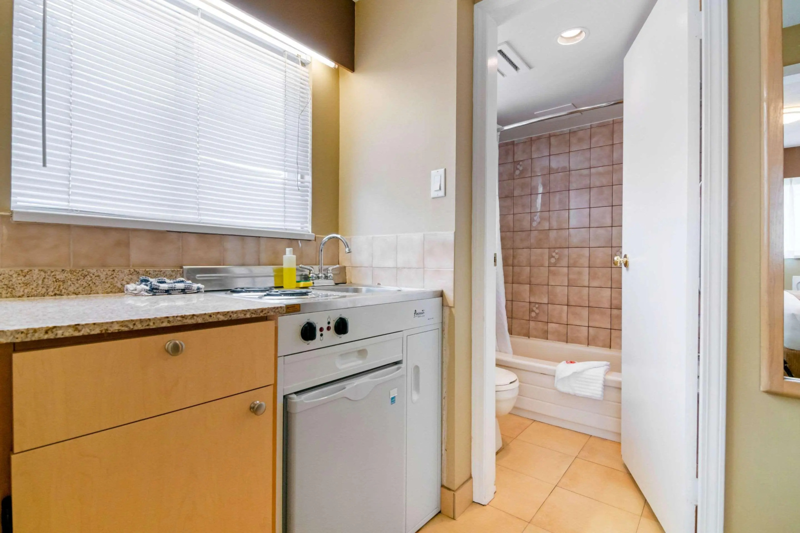 Photo - Econo Lodge Inn & Suites