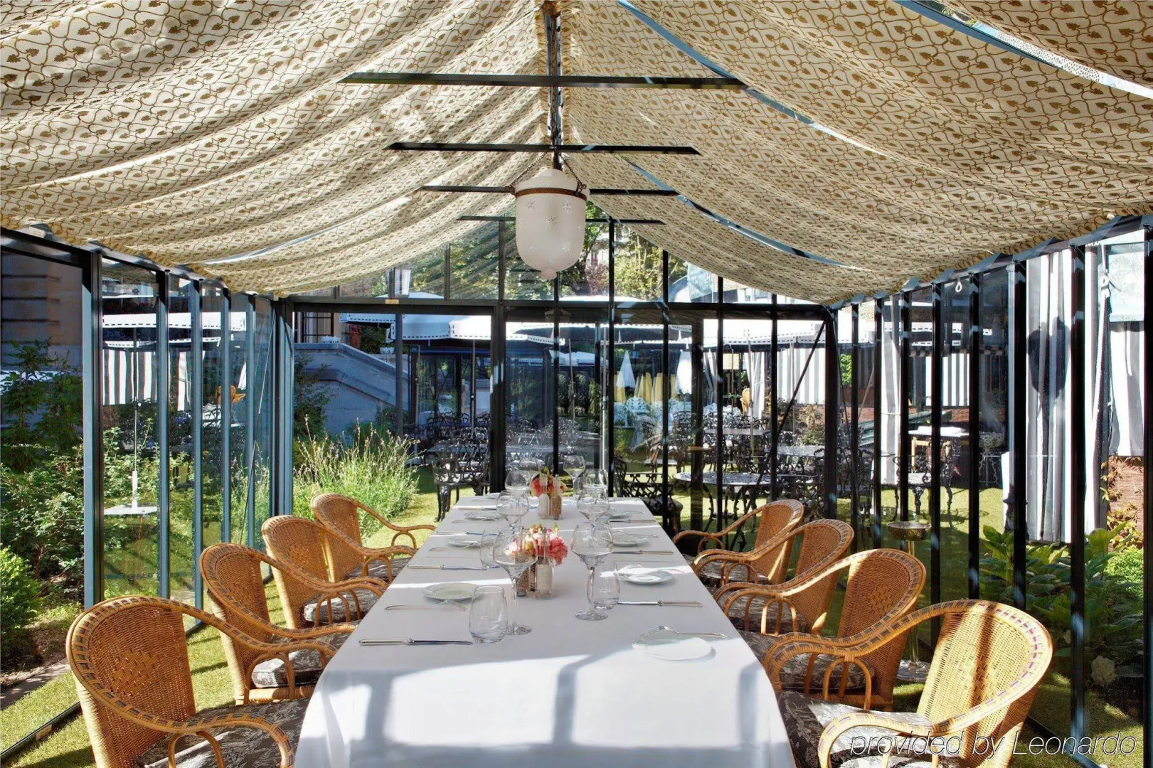 Photo - Saint James Paris