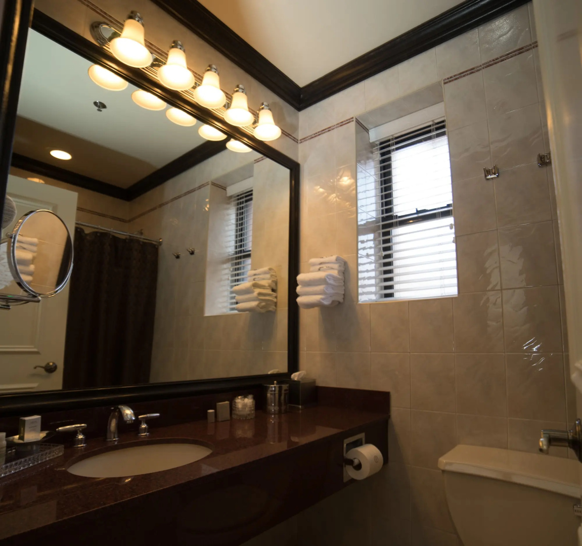 Photo - The Lucerne Hotel